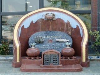 本社 魚介類供養塔